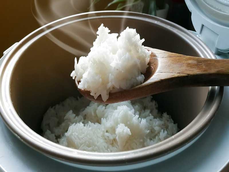 ۸ روش جلوگیری از شفته شدن برنج کته و آبکش