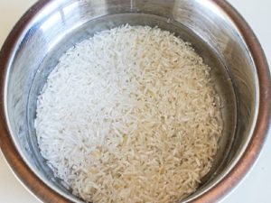 برنج عنبر بو چند ساعت خیس بخوره